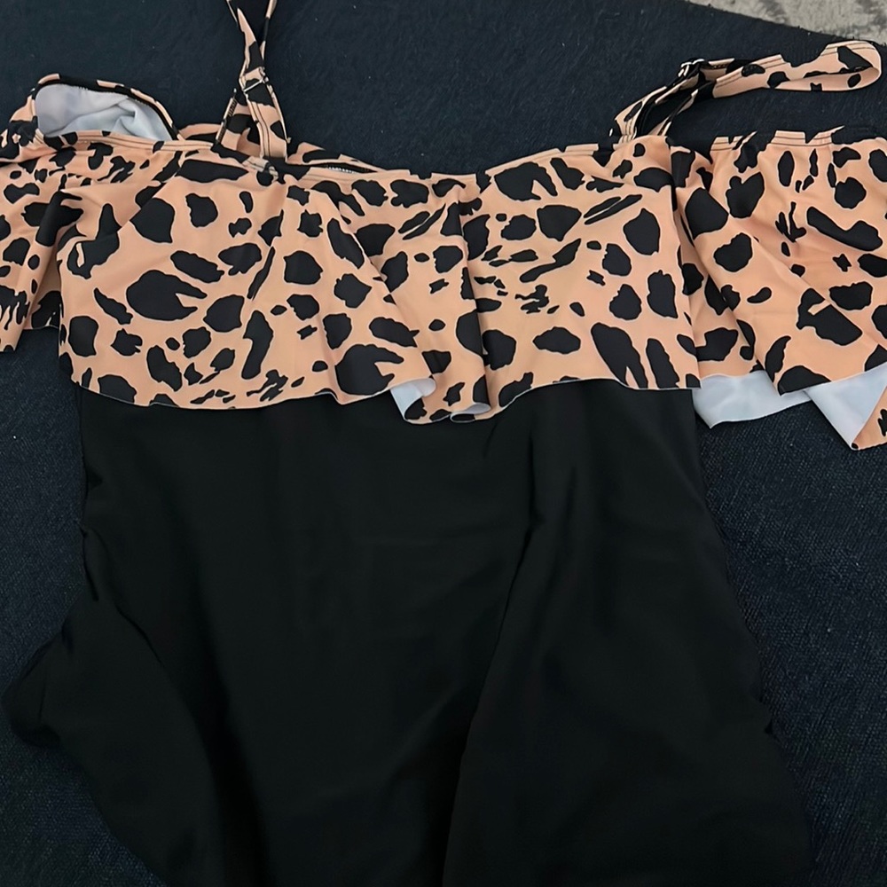 NWOT Women’s Plus One Piece Bathing Suit
